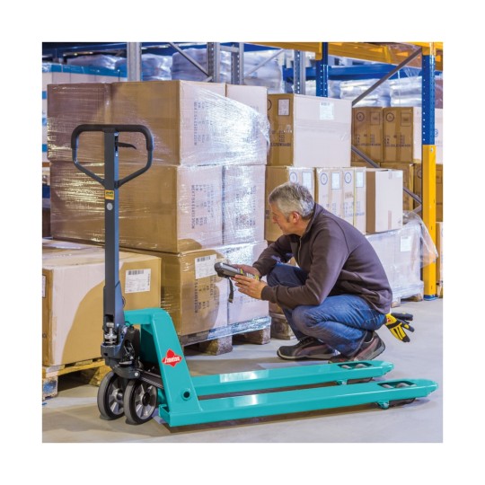 Hand pallet truck Ameise HPT A25 - Example of use in warehouse